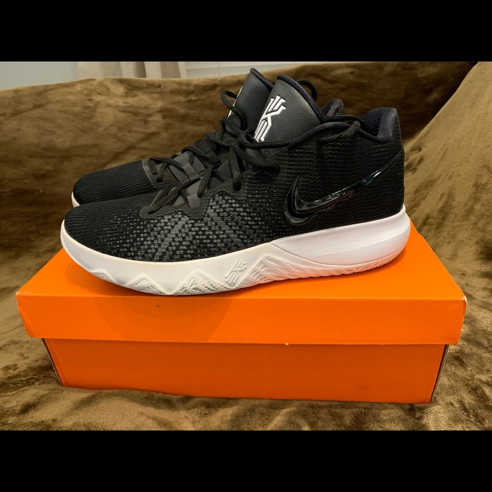 Nike “Kyrie Flytrap”
